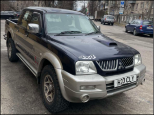 pickup-mitsubishi-fond-2-photo