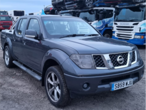 pickup-navara-fond-grey-picture